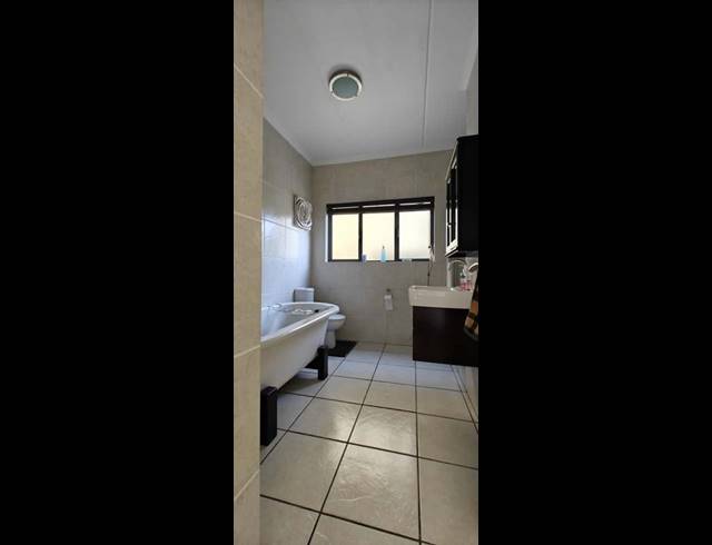 3 BEDROOM PROPERTY TO RENT IN SUNNINGHILL